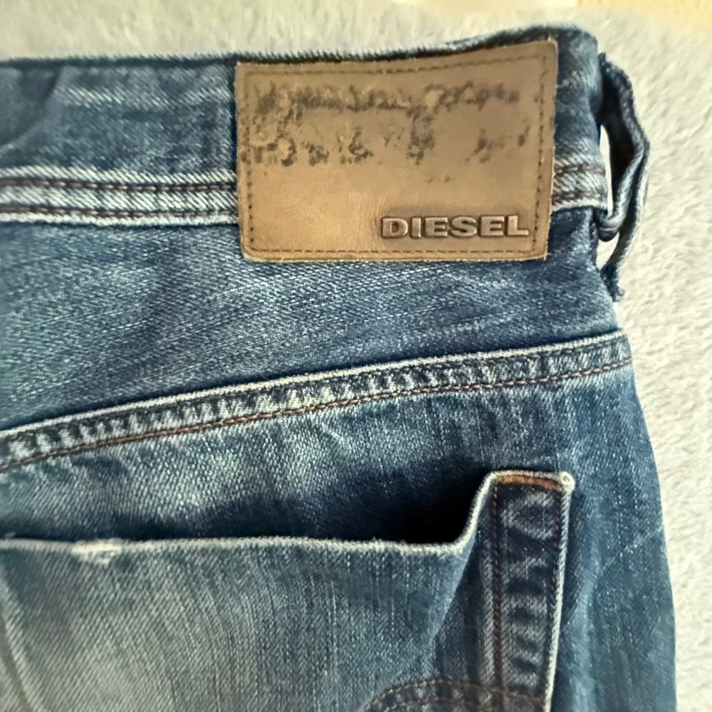 Diesel Viker Mens Jeans 36x32 Straight Leg Distressed Blue Wash 008B9 Button Fly